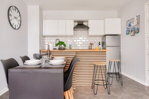 Frigorifero, microonde, forno, macchina per tè/caffè