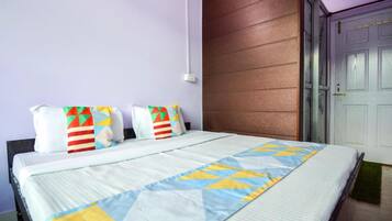 Standard Double Room | Free WiFi, bed sheets
