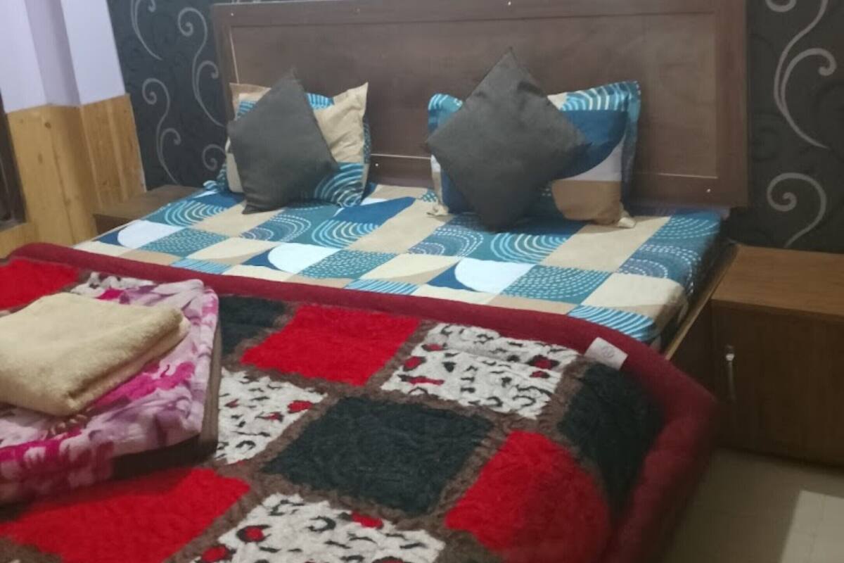 Deluxe Tek Büyük Yataklı Oda, Şehir Manzaralı | Ücretsiz kablosuz İnternet, çarşaf takımı