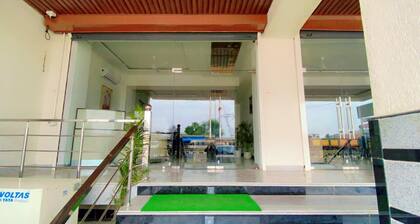 Hotel Giriraj Palace