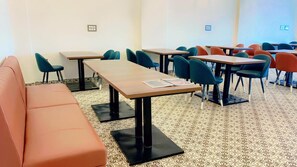 Daily continental breakfast for a fee - Hotel Giriraj Palace (Jaipur)