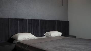 Deluxe Apartment, 2 Bedrooms, Smoking, Kitchen | Soundproofing, iron/ironing board, free WiFi