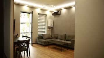 Deluxe Apartment, 2 Bedrooms, Smoking, Kitchen | Soundproofing, iron/ironing board, free WiFi