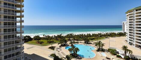 Alberca techada y alberca climatizada