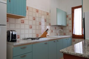 公寓 | 私人厨房 | 冰箱、烤箱、炉灶、茶具/咖啡用具