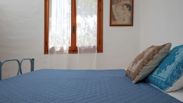 Apartment | Free WiFi, bed sheets