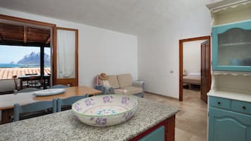 Apartment | Private kitchen | Fridge, oven, stovetop, coffee/tea maker