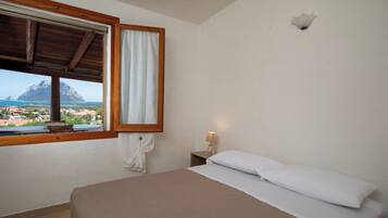 Apartment | Free WiFi, bed sheets