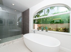 House - Waterfront Oasis W Boat Dock Heated Pool (Key Colony Beach)