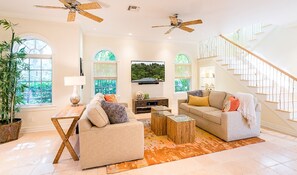 House - Waterfront Pink House With Private Dock Pool (Captiva)