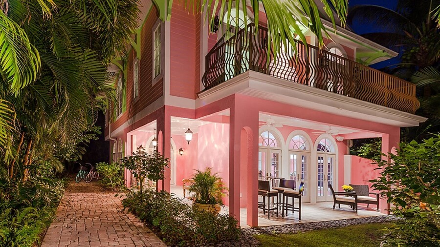 Waterfront Pink House With Private Dock Pool