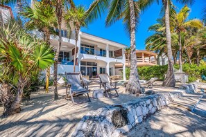 Villa | 5 bedrooms - Beachfront W Private Staff in Gated Community (Akumal)