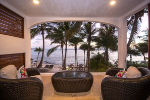 House - Beachfront W Private Staff in Gated Community (Akumal)