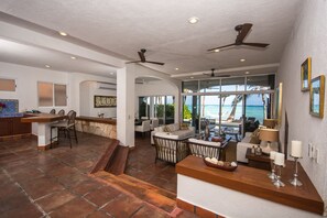 Villa | 5 bedrooms - Beachfront W Private Staff in Gated Community (Akumal)