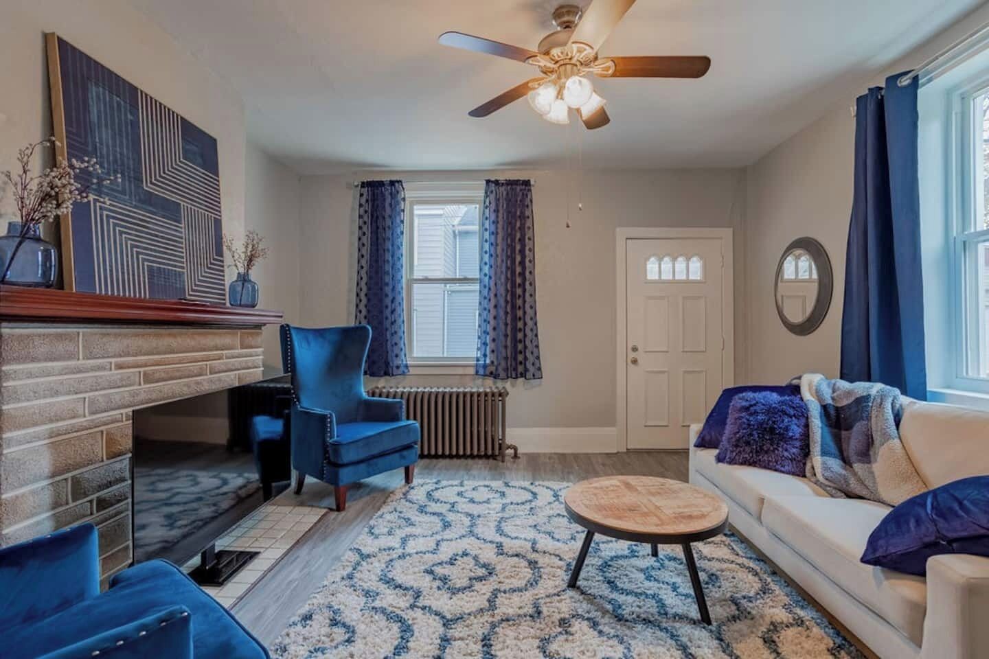 This house is a 2 bedroom(s), 1 bathrooms, located in Pittsburgh, PA.
