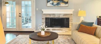 This house is a 3 bedroom(s), 2 bathrooms, located in Plano, TX.