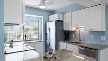 Villa, 1 Bedroom | Private kitchen | Fridge, coffee/tea maker