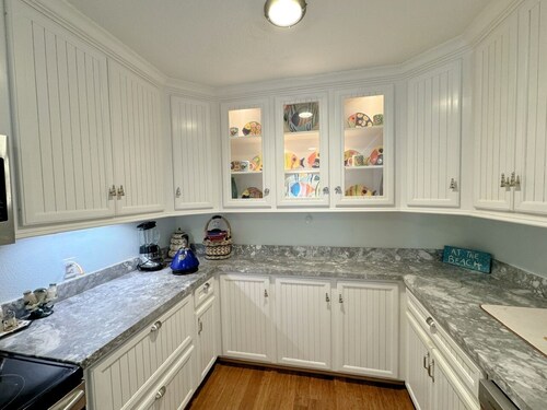 Sea Note 3 Bedroom Home by RedAwning