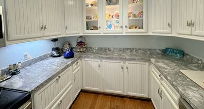 Sea Note 3 Bedroom Home by RedAwning