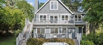 Lakefront Getaway: Sauna, Hot Tub, Firepit & More! 3 Bedroom Home by RedAwning