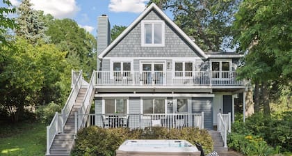 Lakefront Getaway: Sauna, Hot Tub, Firepit & More! 3 Bedroom Home by RedAwning