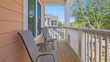 Duplex, 3 Bedrooms | Property grounds