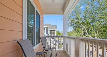 Coral Cottage 3 Bedroom Duplex by RedAwning