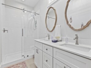 Villa, 3 habitaciones | Baño | Toallas 