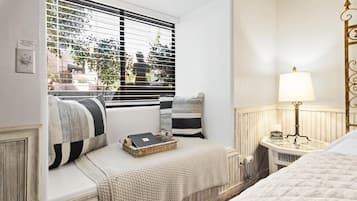 Condo, 1 Bedroom | 1 bedroom, free WiFi