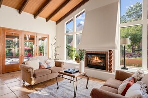 Studio, 1 Bedroom | Living area