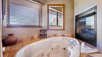 Kondominium, 1 kamar tidur | Kamar mandi | Handuk dan sampo