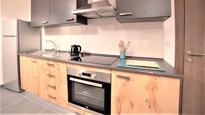 Coffee/tea maker, microwave, oven - Standard Apartment in Gzira N73 (Il-GÅ¼ira)