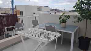 Outdoor dining - Penthouse in Gzira (Il-Gżira)
