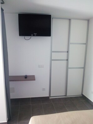 1 chambre, fer et planche Ă repasser, Wi-Fi, draps fournis