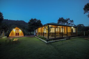 Villa, vista al jardín | 4 habitaciones y wifi gratis 