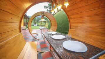 Villa, Garden View | In-room dining