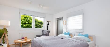 1 bedroom, desk, free WiFi, bed sheets