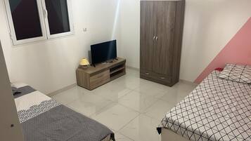 3 bedrooms, iron/ironing board, WiFi, bed sheets