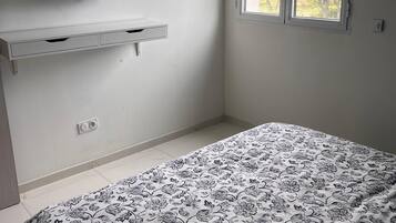 3 室のベッドルーム、アイロン / アイロン台、WiFi、ベッドシーツ