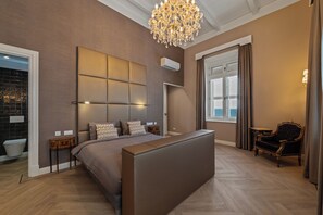 5 chambres, coffres-forts dans les chambres, fer et planche à repasser