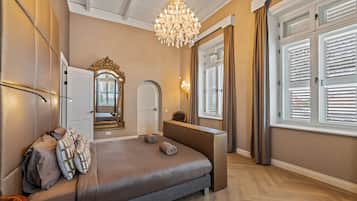 5 bedrooms, in-room safe, iron/ironing board, travel crib