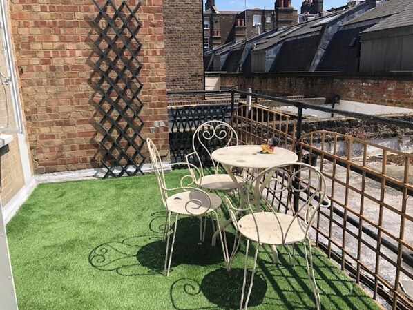 Outdoor dining - Terraced studio, Baker street (London)