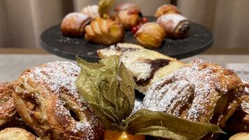 Daily buffet breakfast (CHF 29 per person)