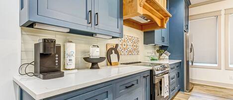 ثلاجة، ميكروويف، فرن، موقد طهي مسطح