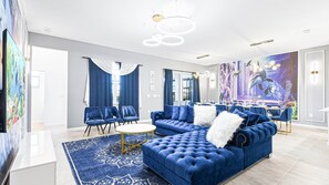 Smart TV - Last Minute Disney! Private Pool, Hot Tub, Game Room & Themed Bedrooms. Book Now! #111099 (Orlando)