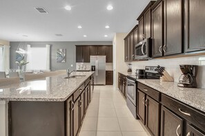 Fridge, microwave, oven, stovetop - Last Minute Disney! Private Pool, Hot Tub, Game Room & Themed Bedrooms. Book Now! #65665 (Orlando)