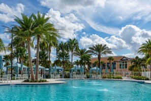 Een verwarmd zwembad