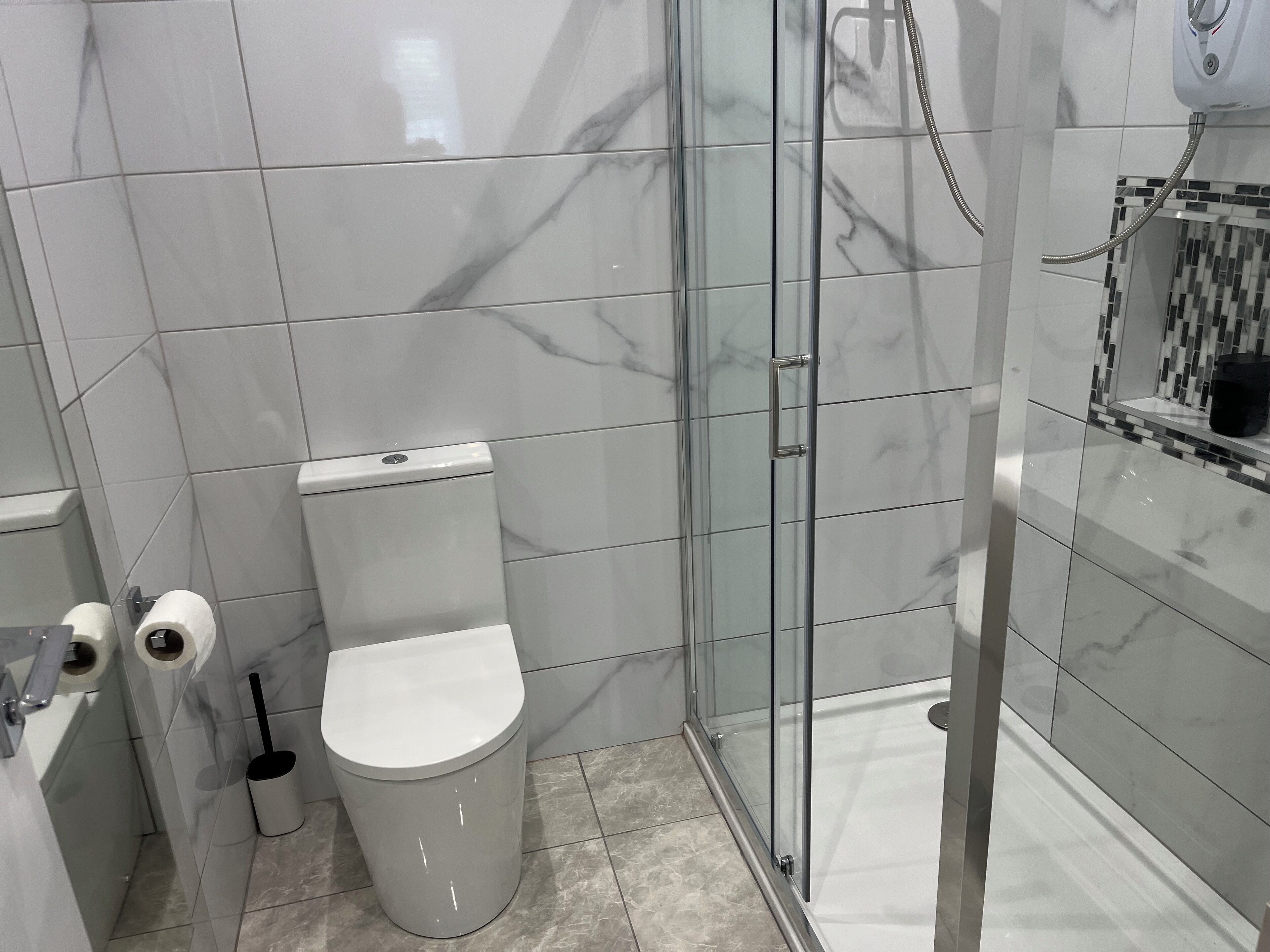 Cottage | Phòng tắm | Buồng tắm vòi sen, máy sấy tóc, khăn tắm 