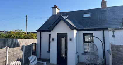 3 Bedrooms - 6 Guests - Fireplace - Near Beach