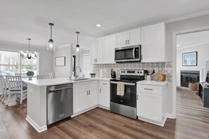 Private kitchen - Cozy, remodeled home. Centrally located. (Wilmington)